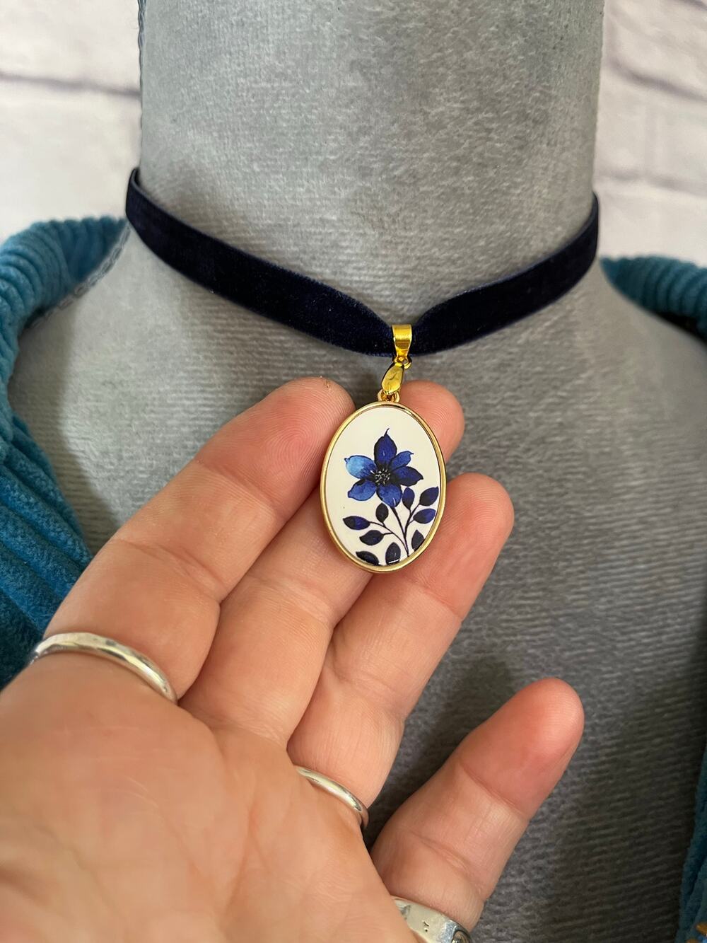 Handmade porcelain flower pendant choker necklace